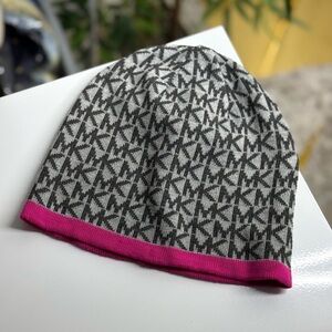 MK Michael Kors Women’s Signature Logo Knit Beanie Gray & Pink S
